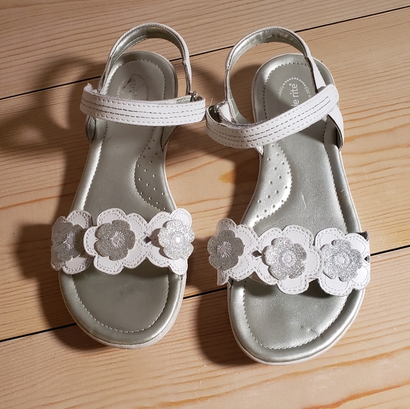 White Stride rite sandals Girls size 2.5